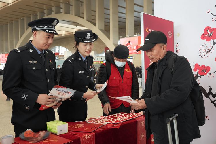 我跟民警迎新年｜跟“警”脚步，解锁汉口站民警元旦节