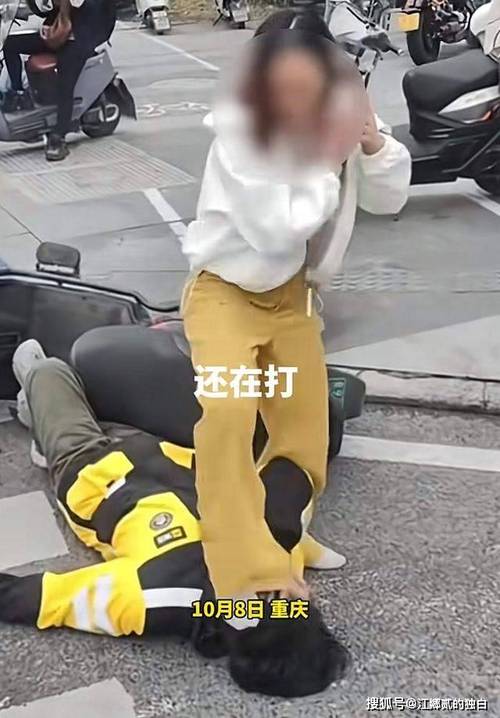 外卖小哥疑阻止男子家暴反被推搡，对方还叫嚣“我打自己媳妇”，当地回应