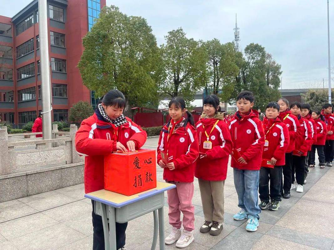 为爱加油，11支省级“本禹志愿服务队”现场义卖筹善款