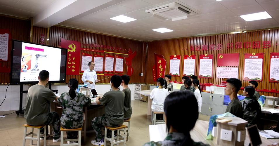 实验室里展现“侦”功夫，他被称为“破案导航仪”