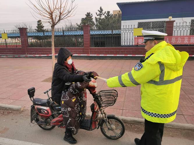 学校门口，电动车与人争道致事故频出？司法建议源头除隐患