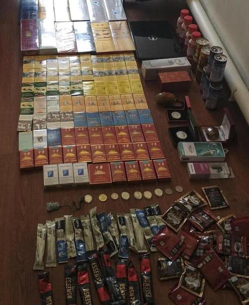 小偷在奢侈品店盗窃40万财物，趁燃放烟花雾霾严重时下手，长沙警方：追回大部分赃物