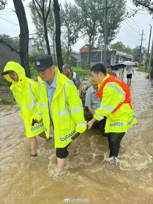 国家防总办公室、应急管理部紧急向河南省调拨中央应急抢险救灾物资